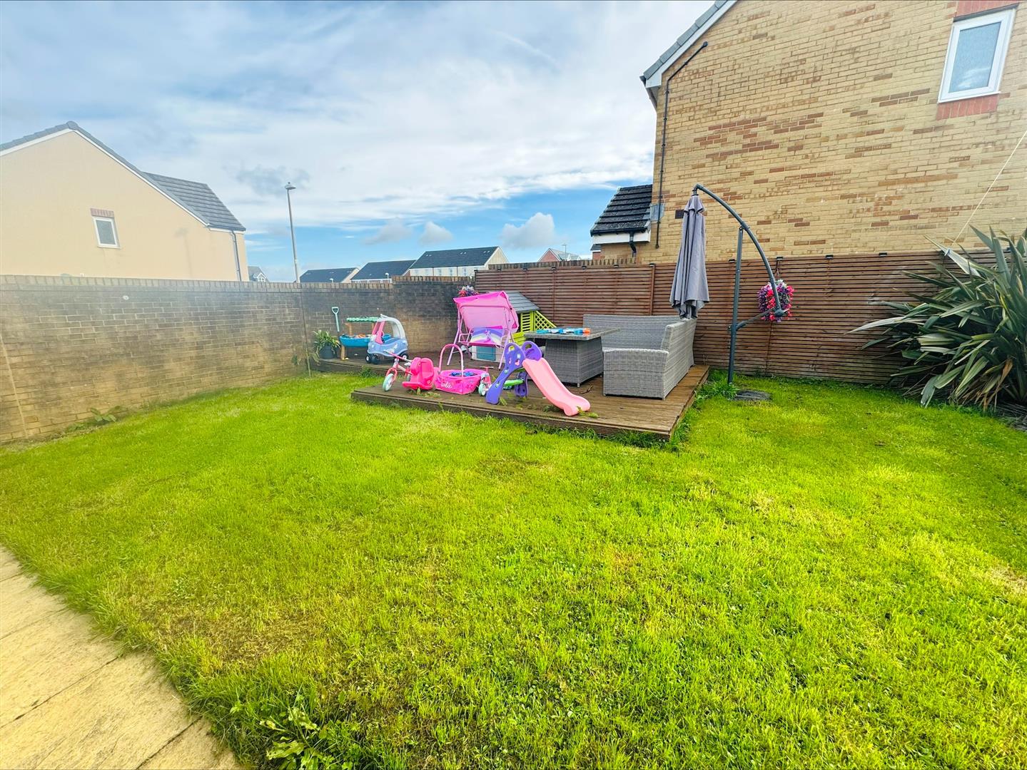 Heol Waungron, Carway, Kidwelly, SA17 4HY